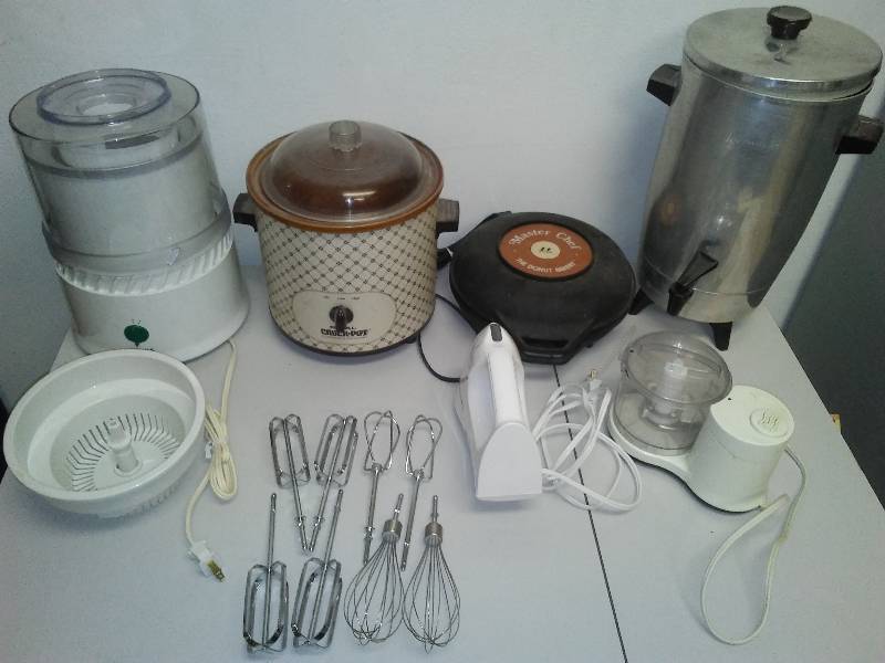 Small Appliance Lot, mini processer, ice cream maker, like new mixer and more