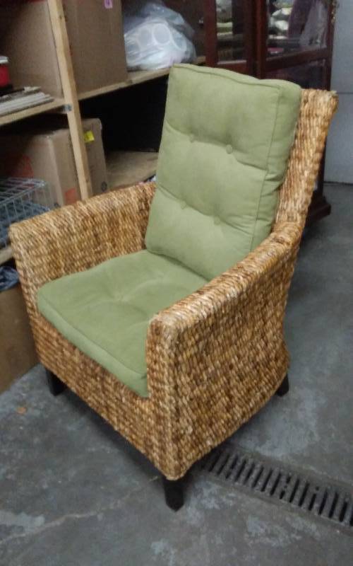 Pier 1 banana online leaf chair