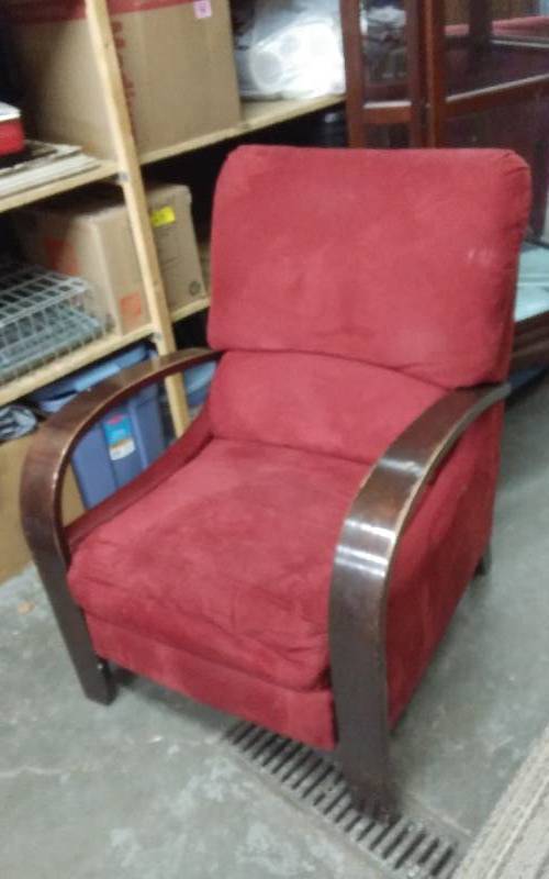 lot 7 image: Lane Furniture Co. Red Recliner