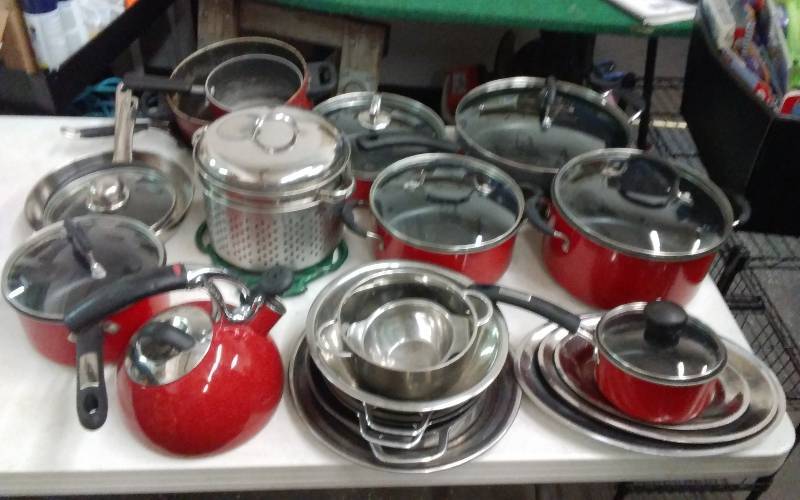 lot 11 image: Lot Of Pots & Pans-Most Cuisinart