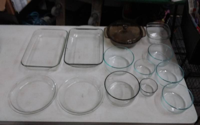 lot 13 image: Lot Of Assorted Casserole Dishes & Pie Plates (Pyrex & Anchor)