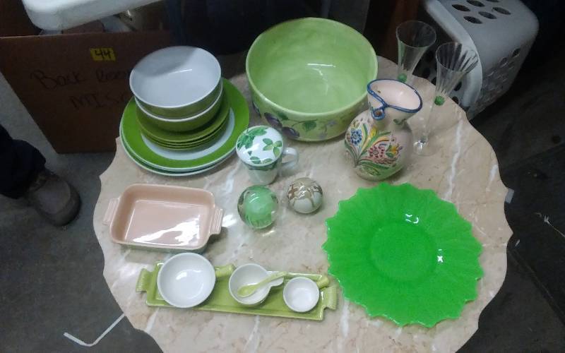 lot 14 image: Lot Of Green Glass & Dishware