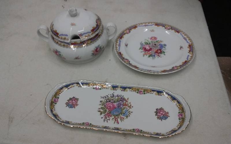 lot 21 image: 3-Vintage Pieces Porcelain Limoges China