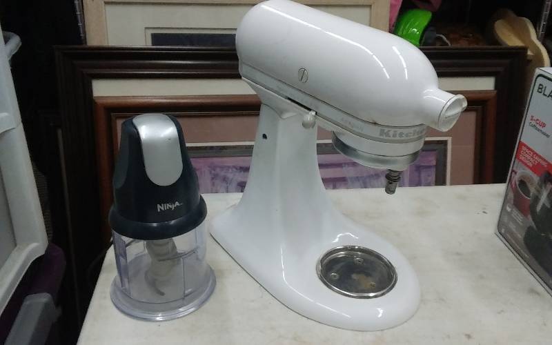 lot 25 image: Kitchenaid Stand Mixer & Ninja Food Chopper (Works-No Attachments)