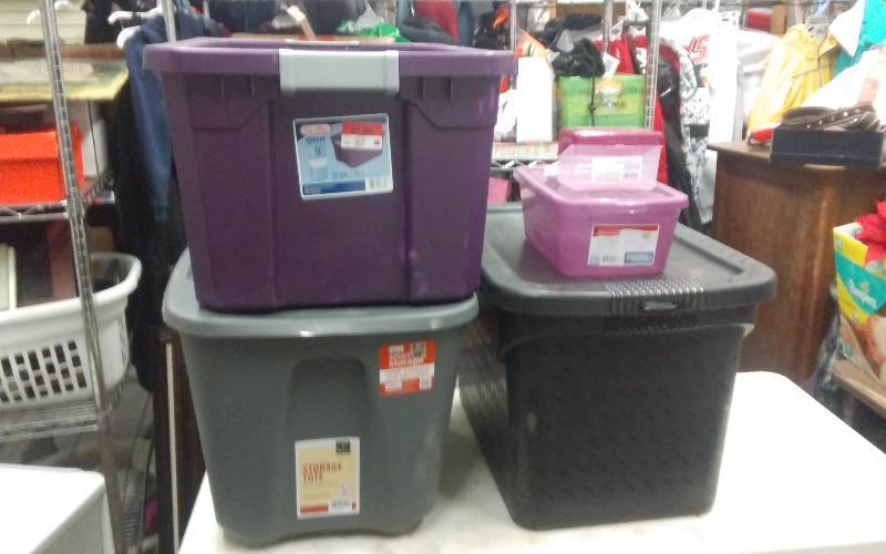 lot 28 image: 3-Storage Totes With Lids-(19,18 Gallon) & 2-Small Organizers