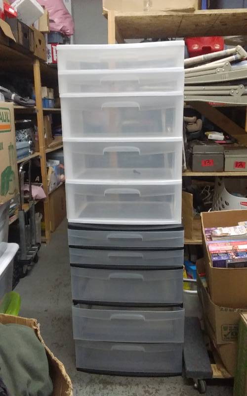 lot 30 image: 2-5 Drawer Towers