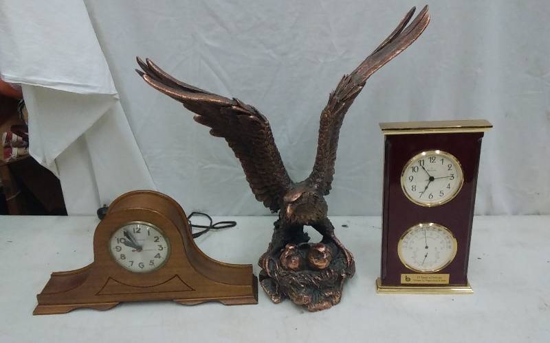 lot 34 image: Vintage Sessions Electric Mantle Clock, Bulova Clock With Thermometer & Hydrometer, Eagle Eaglett Statue (Has Chip)