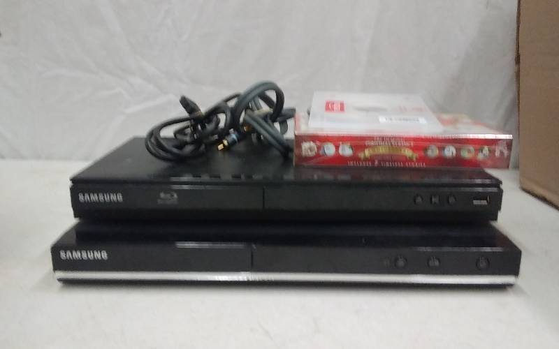 lot 36 image: Samsung Blu Ray & Samsung DVD Player