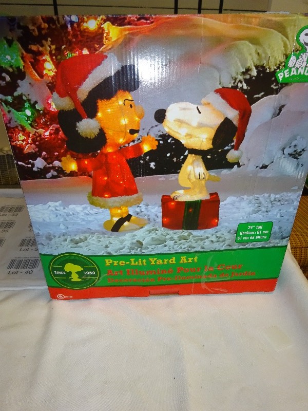 Peanuts 24 Tall Pre Lit Yard Art