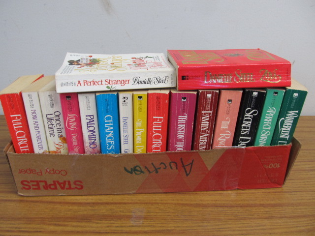 lot 20 image: Lot of DANIELLE STEELE Paperback Novels