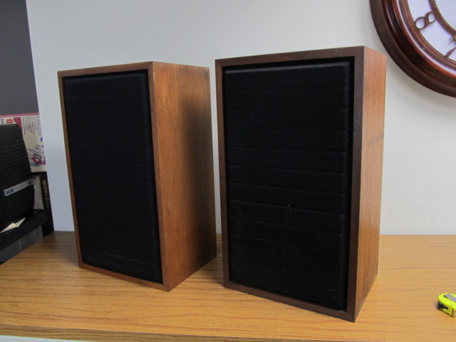 lot 25 image: Pair of Vintage 3M Wollensak Mincon Floor Speakers