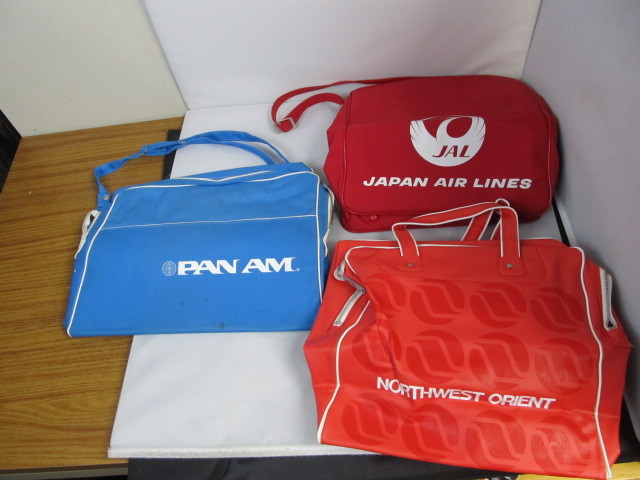 lot 34 image: 3 Vintage Advertising Airline Travel Bags