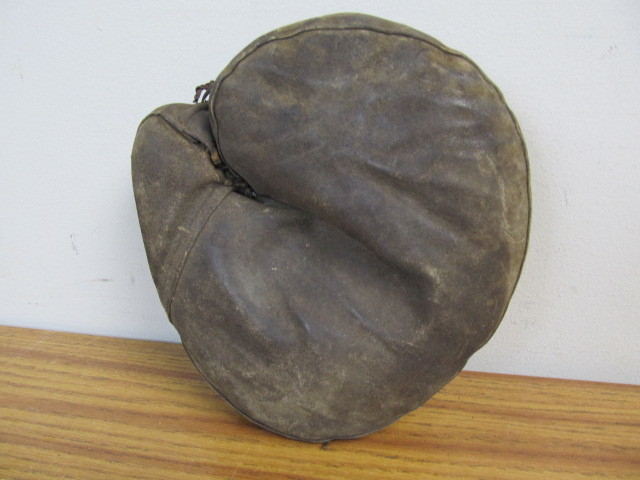 lot 100 image: Early Antique Baseball Catchers Glove
