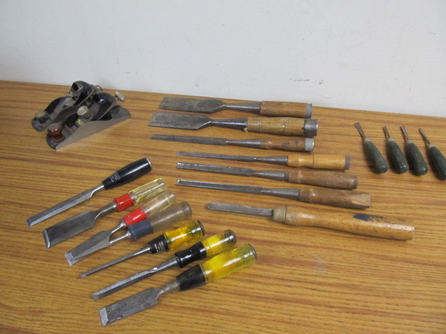 lot 103 image: Lot of VintageAntique Woodworking Chisels & Planes