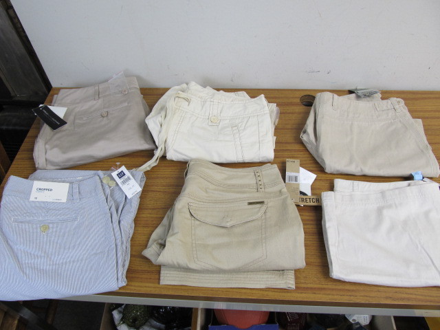lot 116 image: BRAND NEW Womens Size 12 Pants, Capris & Shorts