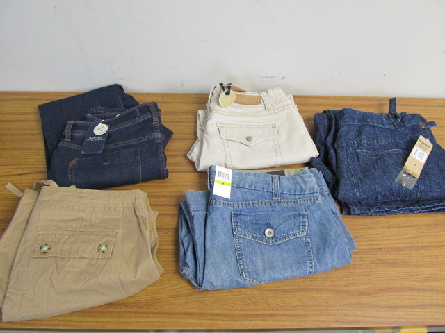 lot 117 image: BRAND NEW Womens Size 14 Pants, Capris & Shorts