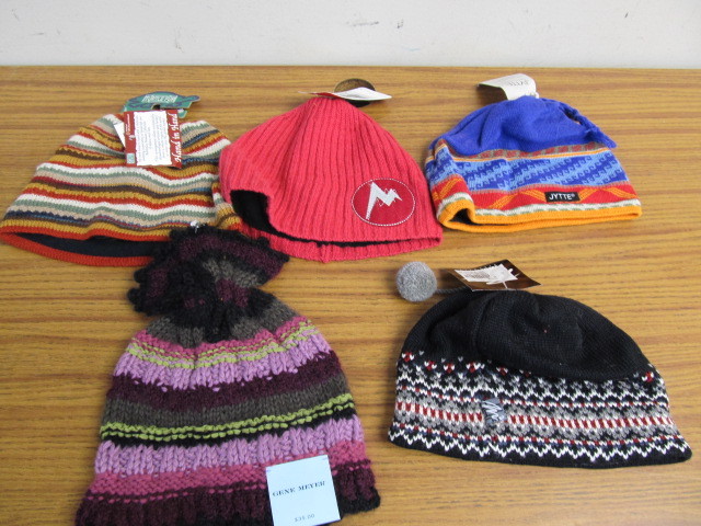 lot 119 image: 5 BRAND NEW Higher End Womens Winter Hats