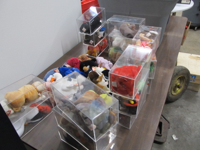 lot 156 image: Lot of Assorted Beanie Babies