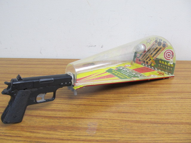 lot 124 image: Vintage MARX Arcade Shooting Range
