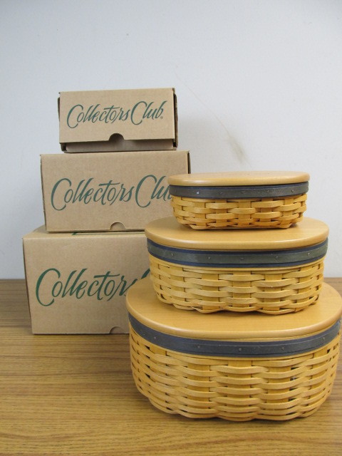lot 146 image: 3 Stackable Longaberger Harmony Baskets wWood Lids