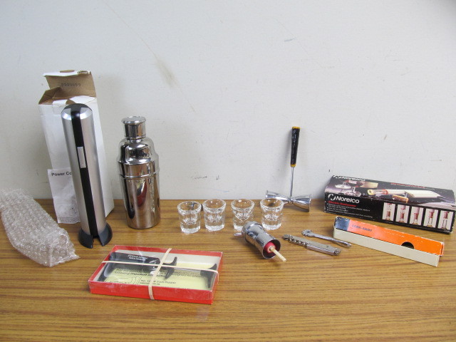lot 148 image: Lot of Assorted Bar Items