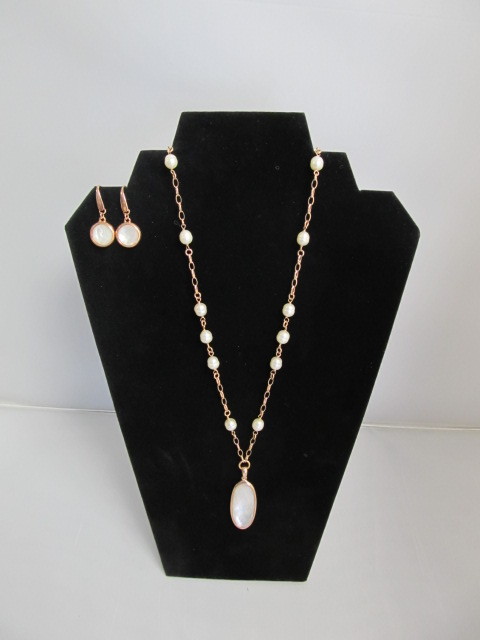lot 177 image: HONORA Genuine Pearl & Brass Necklace wEarrings