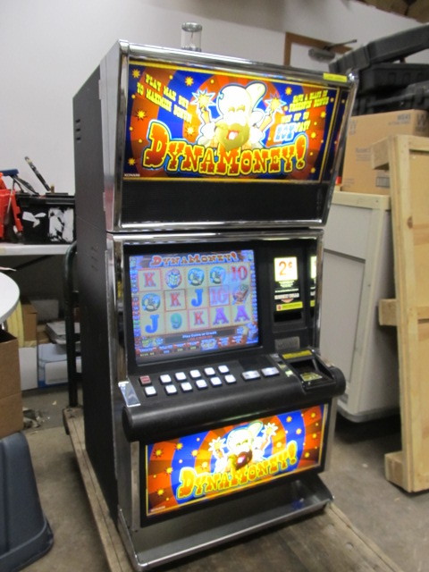 lot 1 image: NICE Working DYNAMONEY Multi-Denomination Slot Machine