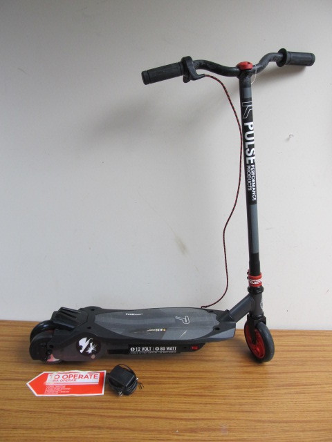lot 155 image: Working Electric Scooter wCharger