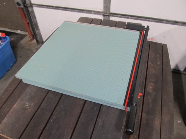 lot 152 image: Large Commercial Paper Cutter