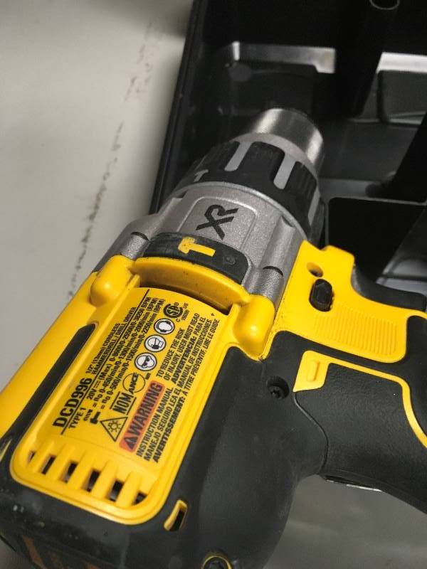 lot 17 image: Dewalt DCD996 20V MAX XR LITHIUM ION BRUSHLESS 3-SPEED HAMMER DRILL KIT used in like new condition