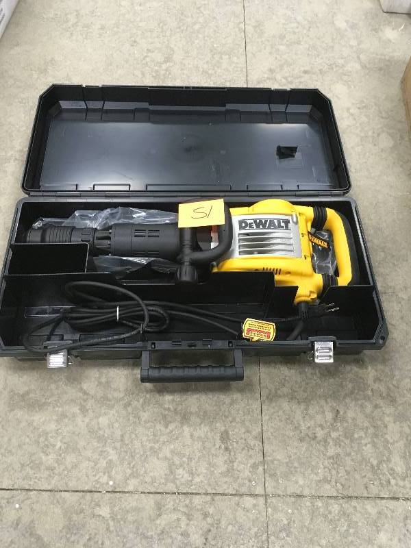 lot 51 image: DeWalt 15 Amp 34 in. Heavy Duty Hex Demolition Hammer Kit with SHOCKS - Active Vibration Control in like new condition