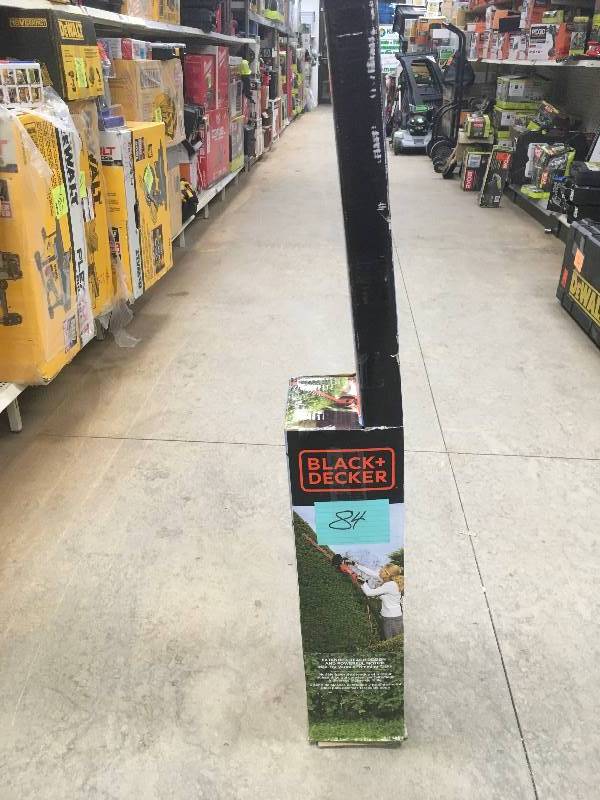 lot 84 image: Black & Decker 24 in. HedgeHog Dual -Action Blade Hedge Trimmer Corded not used