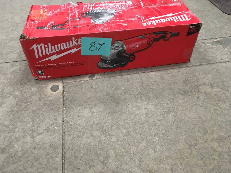 lot 89 image: Milwaukee 15 Amp 79 Large Angle Grinder With Lock - on -6-000 RPM used in good working condition