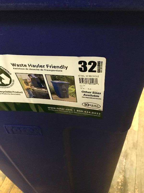 lot 3 image: Waste Hauler Friendly 32 Gallons Trash Can not used