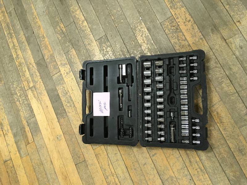 lot 47 image: Stanley mechanic Tool Set missing pcs orig 70 not used