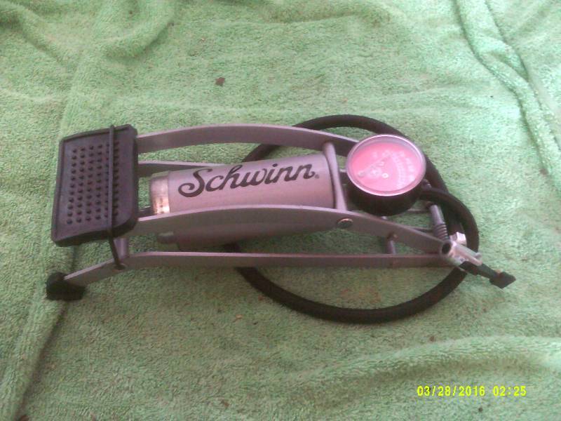 SCHWINN BIKE AIR PUMP