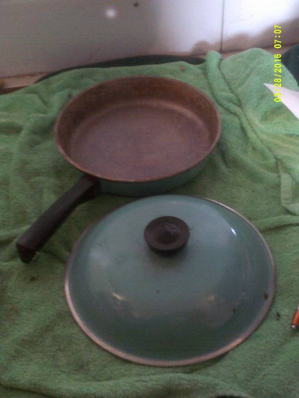 VINTAGE ALUMINUM CLUB PAN AND COVER