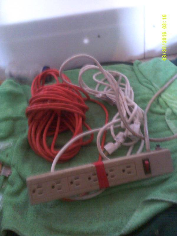2 EXTENSION CORDS 1 POWER PLUG IN