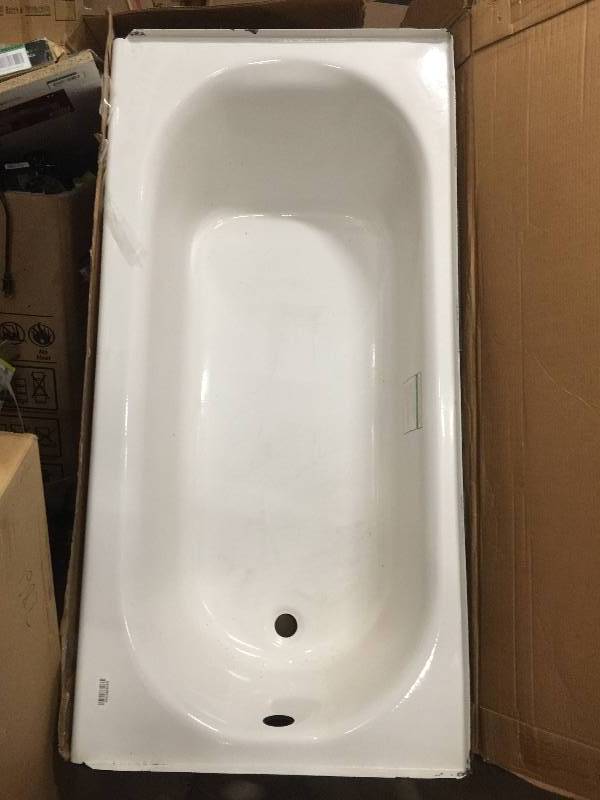 American Standard Princeton 5 ft. Right Hand Drain Bathtub in White not used whit small nicks on the corners
