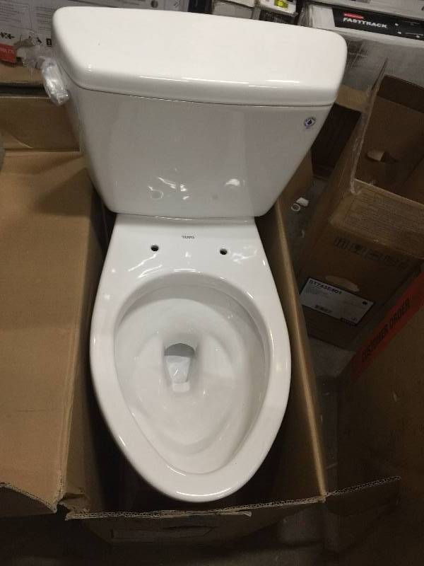 TOTO Drake 2-Piece 1.6 GPF Single Flush Elongated Toilet in Cotton White not used