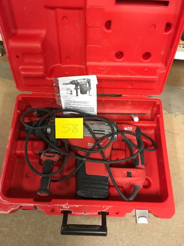 Milwaukee SDS-MAX Demolition Hammer in like New conditions