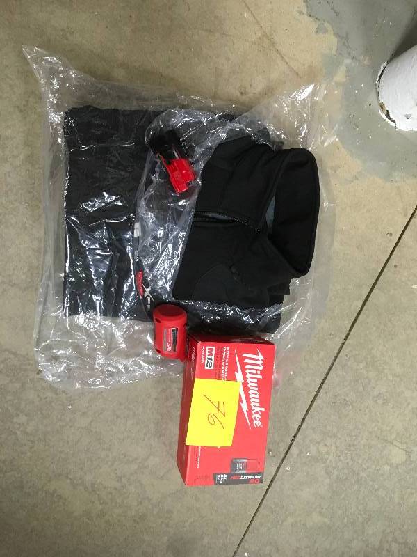 Milwaukee Mens Large M12 12-Volt Lithium-Ion Cordless Black Heated Jacket Kit not used