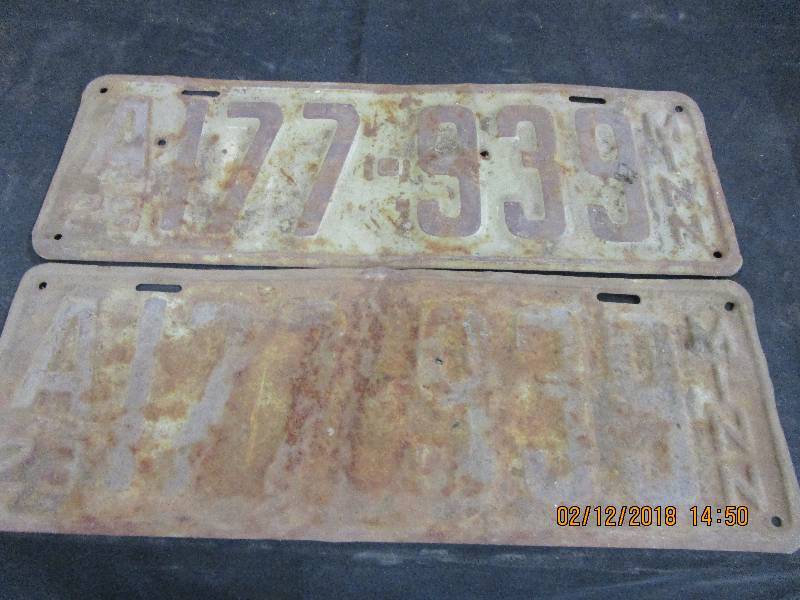 lot 5 image: Vintage Licence Plates 1923