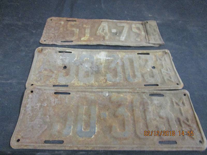 lot 11 image: Vintage Licence Plates set of 1937 and single 38