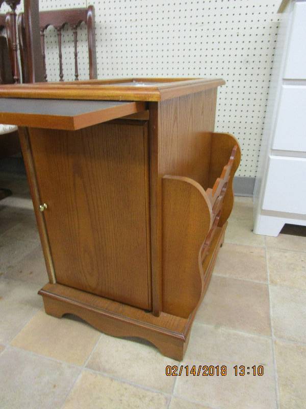 lot 33 image: End TableMagazine Rack