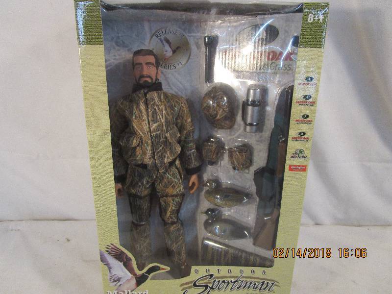 lot 61 image: Outdoor Sportsman 12 Outdoor Collectible Figure Mossy Oak Mallard Duck