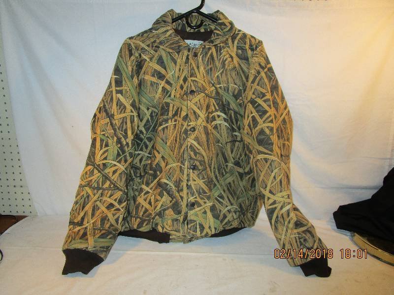 lot 79 image: Xlarge Camo Clakfield Coat