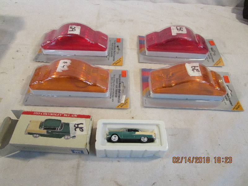 lot 88 image: Lights and miniture car