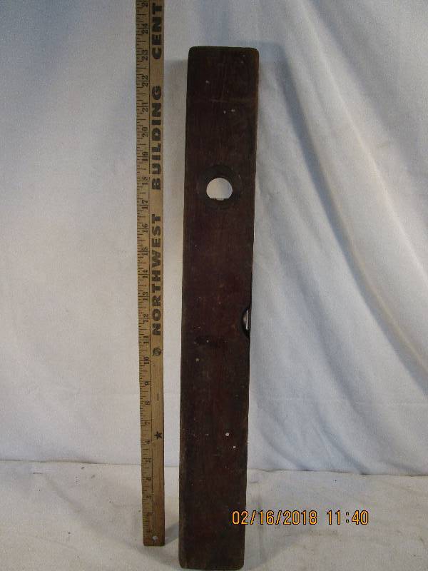 lot 100 image: 2 ft Stanley Level