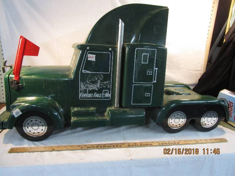 lot 102 image: Big 3 ft Semi Mailbox